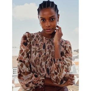 Aritzia Wilfred Tempest Smocked Prairie Blouse in Birch Fade Brown Sz Small